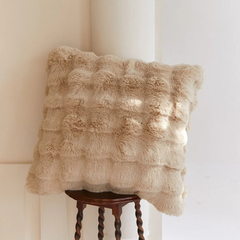 Soléra – Housse de coussin en fausse fourrure douce et texturée