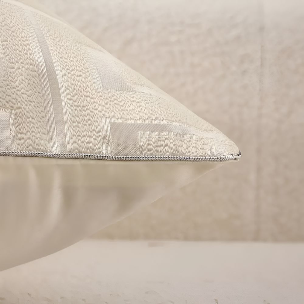 Velora – Housse de coussin jacquard texturée et chaleureuse