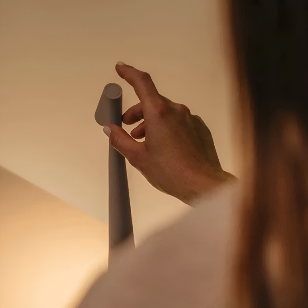 Orion – Lampe de table LED minimaliste et chaleureuse