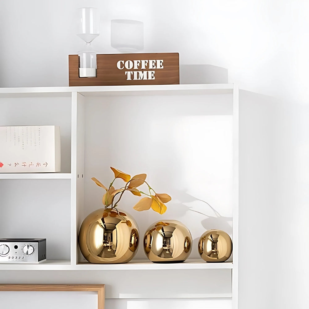 Solène – Vase en céramique dorée texturé et raffiné